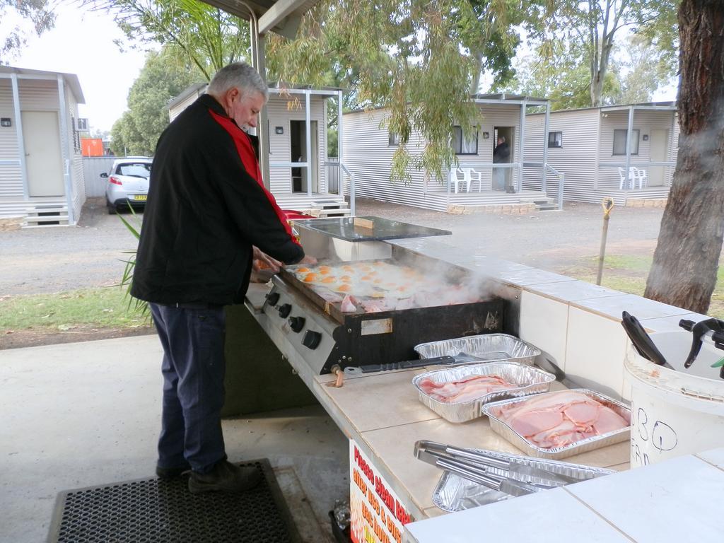 Narrabri Motel And Caravan Park Dış mekan fotoğraf